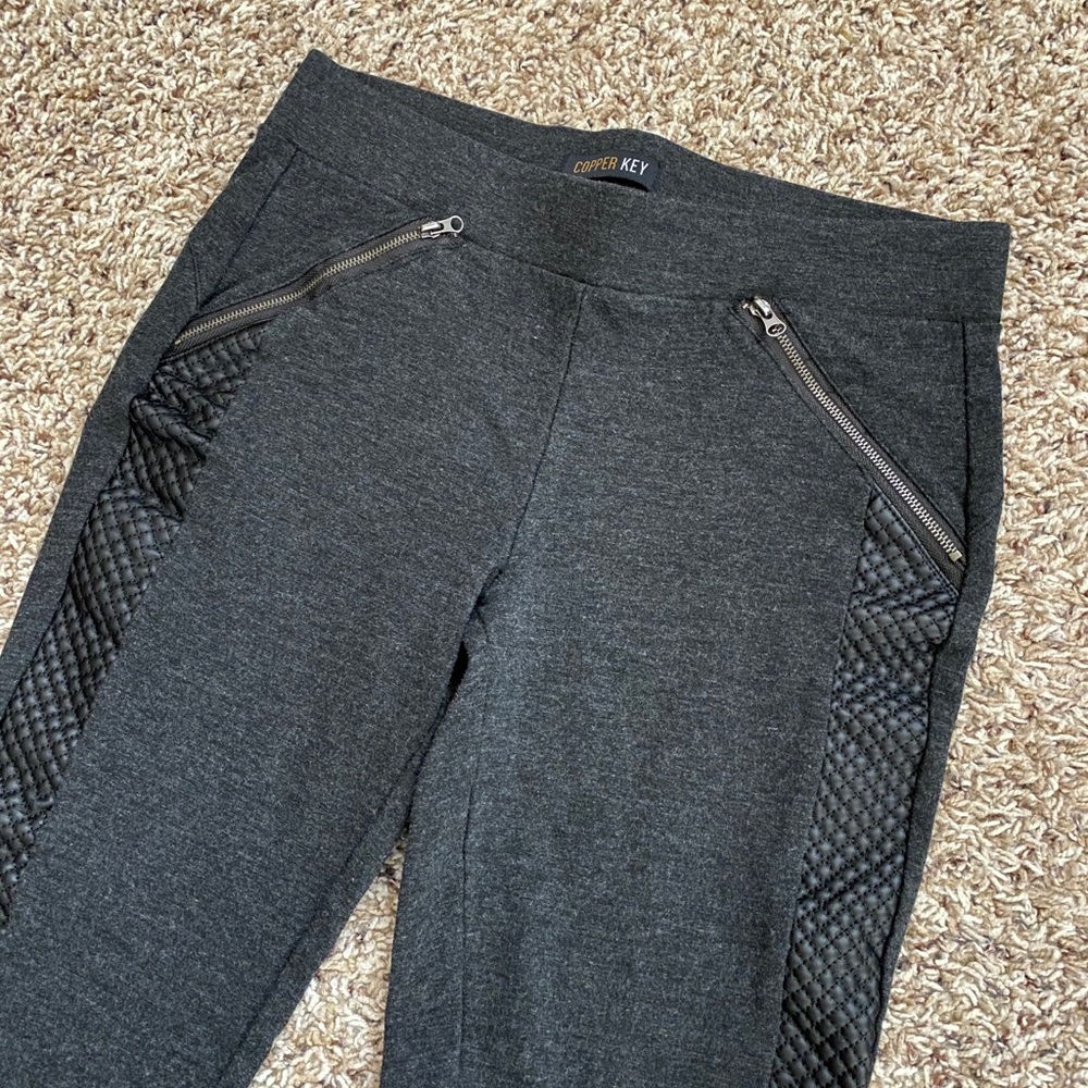 Copper Key women's leggings gray & black